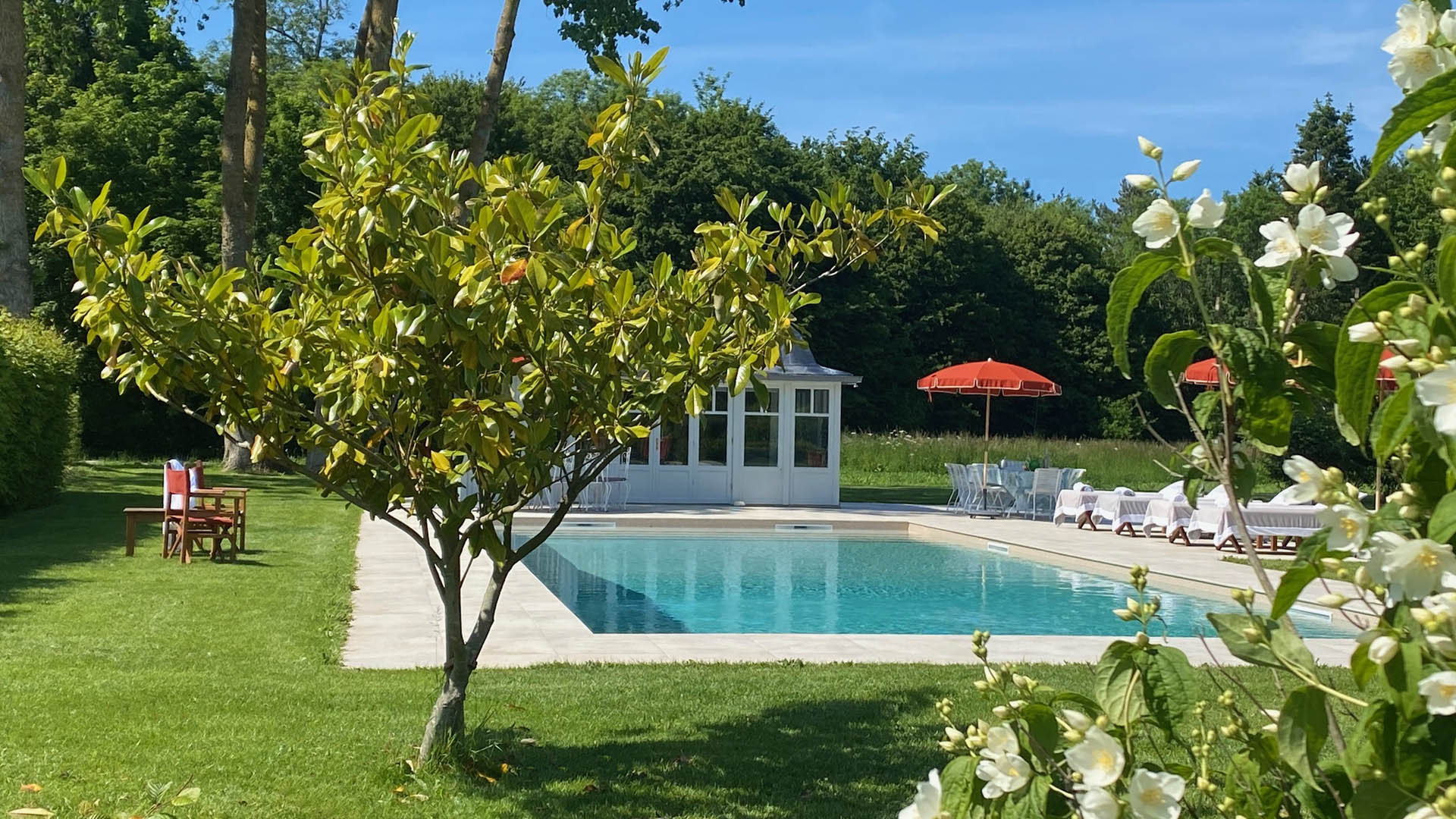 piscine pleine largeur_chateau de la ferriere